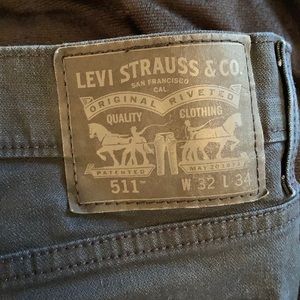 Levi’s Dark Navy 32x34 jeans